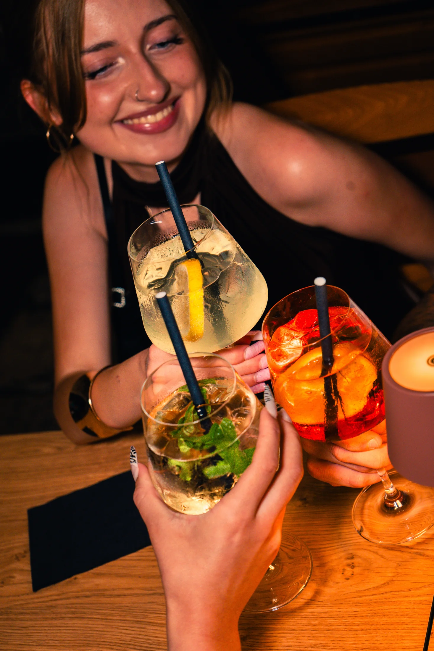 Friends sharing cocktails during a night at Fox Bros Du